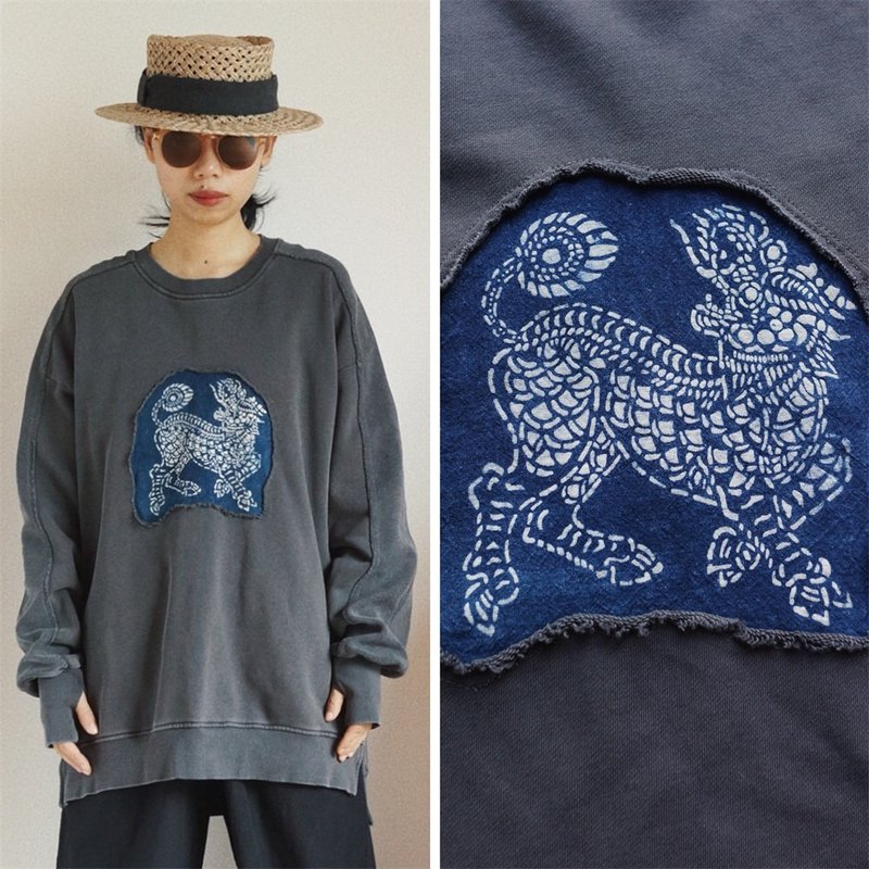 Heavy old gray ninja sleeve sweatshirt Chinese unicorn pattern indigo hand-dyed top - Women's Tops - Cotton & Hemp Gray