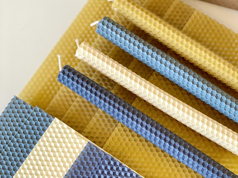 Sheets of beeswax for making 14 rolled candles in blue, white, natural colors. - 蠟燭/香薰/擴香 - 蠟 藍色