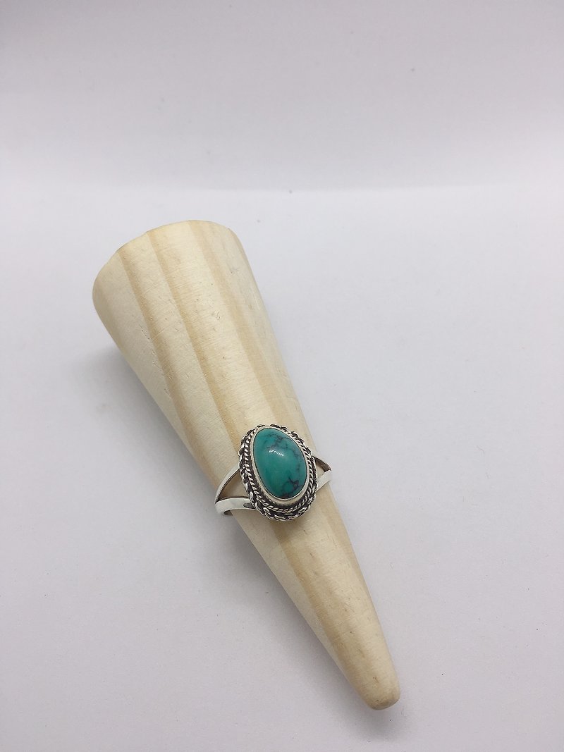 Turquoise Ring Handmade in Nepal 92.5% Silver - แหวนทั่วไป - เครื่องเพชรพลอย 