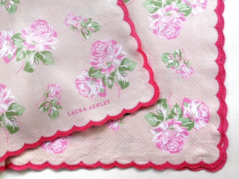 Laura Ashley Vintage Handkerchief Roses Floral 23 x 22.5 inches - 手帕 - 棉．麻 卡其色