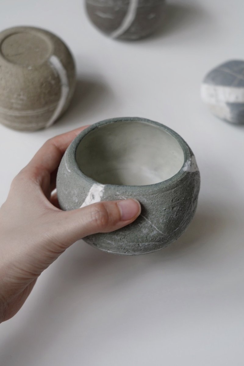 石頭手握杯 - 茶壺/茶杯/茶具 - 陶 灰色