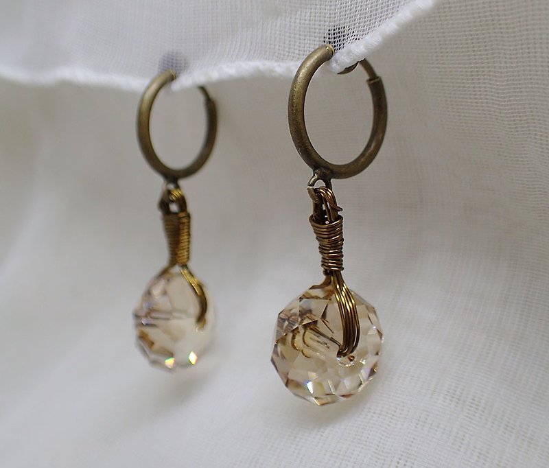 earrings with SWAROVSKI ELEMENTS - ต่างหู - แก้ว สีทอง
