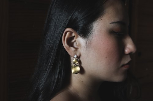 juos Jewelry 沙漠星 - 珍珠銅片耳環 耳夾