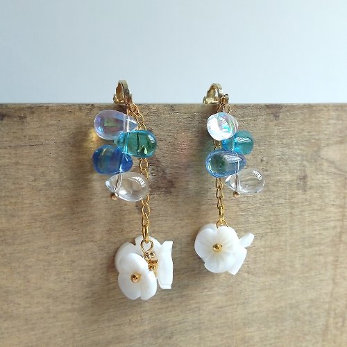 Aiyana Aiyana 水滴珠系列 貝殼花 天然淡水珍珠 琉璃 耳環 - 耳針/耳夾
