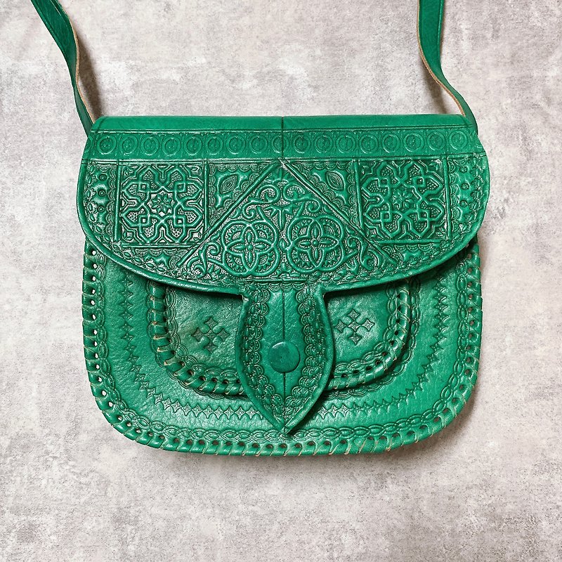 Mint green camel bag pennant carved wall - กระเป๋าแมสเซนเจอร์ - หนังแท้ สีเขียว