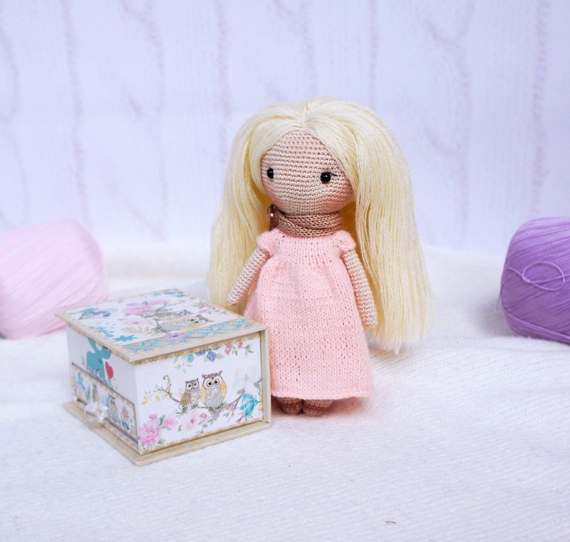 带衣服的小娃娃 可爱的华尔道夫娃娃 蹒跚学步的软娃娃 带头发 - 嬰幼兒玩具/毛公仔 - 棉．麻 粉紅色
