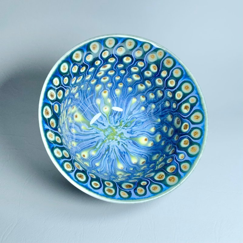 Peacock teacup / Taiwan pottery artist Yu-ning, Chiu - ถ้วย - เครื่องลายคราม หลากหลายสี