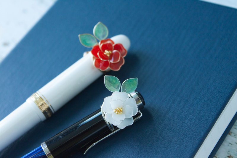 Camellia flower decoration for fountain pens, flower pen holder, pencuff - ปากกาหมึกซึม - โลหะ สีแดง