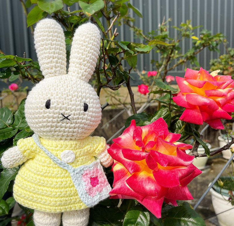 荷蘭 Just Dutch | Miffy 米飛兔和她的粉黃色洋裝及小花包 - 公仔/玩偶 - 棉．麻 黃色