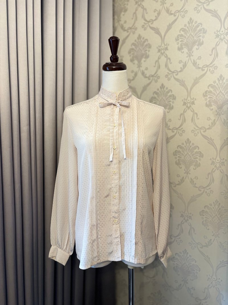 Light skin tone embroidered stand collar vintage shirt made in Japan - เสื้อเชิ้ตผู้หญิง - เส้นใยสังเคราะห์ สึชมพู