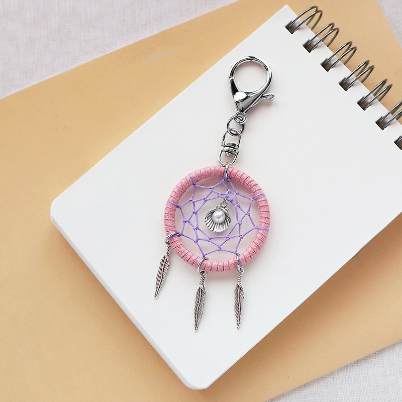 Shell Fairy Tale II丨Gift Handwoven Dreamcatcher Keychain Charm-Glitter Pink - พวงกุญแจ - วัสดุอื่นๆ สึชมพู