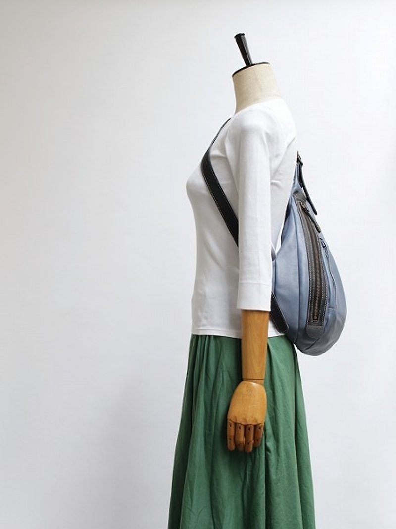 Body bag, total leather, made-to-order - กระเป๋าเป้สะพายหลัง - หนังแท้ สีน้ำเงิน