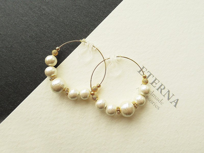 Cotton pearl and Metal Bead clip on earrings  夾式耳環 - Earrings & Clip-ons - Cotton & Hemp White