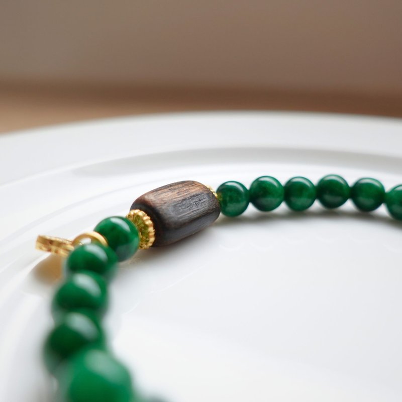 腕間的東方禪意 水潤花青 沉香木 天然材質 質感與氣質搭配 手鍊 - 手鍊/手環 - 玉石 綠色
