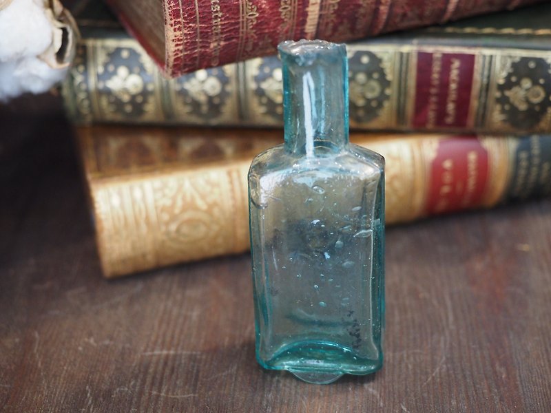 British handmade glass ink bottle JS from 1880 to 1910 - Items for Display - Glass Green