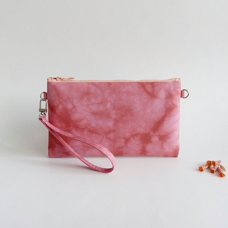 Naturally dyed clutch bag-Goodwill mobile phone bag wrist bag wallet cosmetic bag handmade New Year cultural creation - กระเป๋าคลัทช์ - ผ้าฝ้าย/ผ้าลินิน สึชมพู