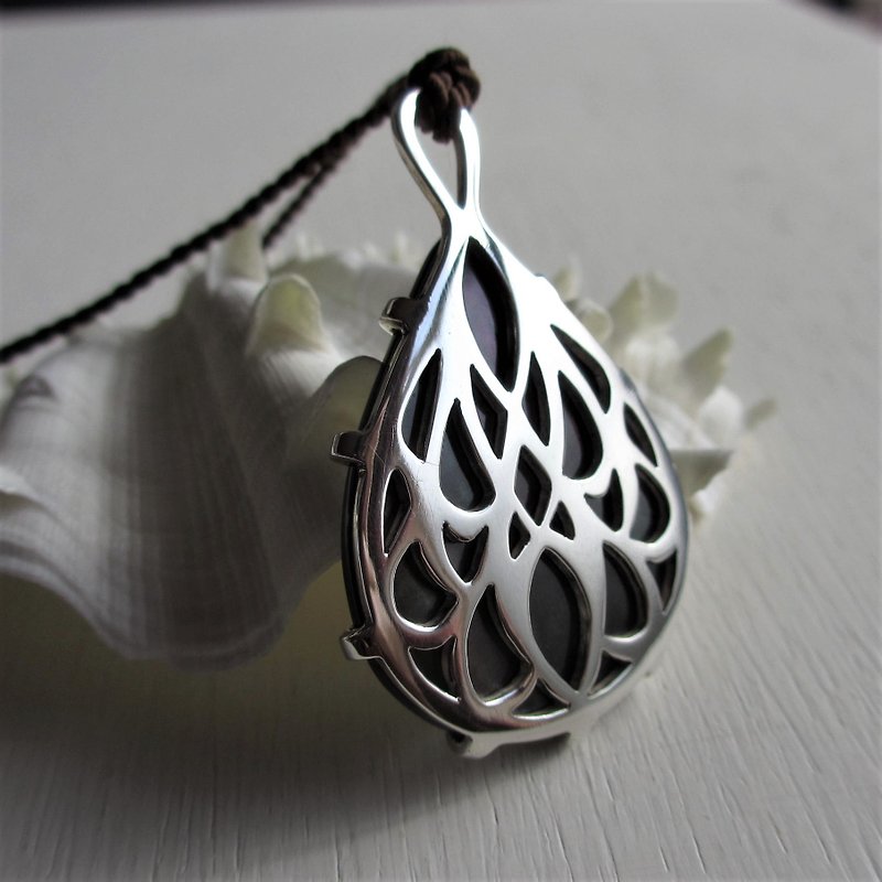 Shell / Silver Drop Silk Necklace - สร้อยคอ - โลหะ สีเงิน