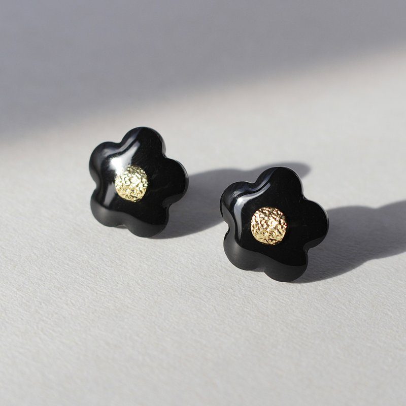 Simple Flower (Black) Earrings / Clip-On - ต่างหู - พลาสติก สีดำ