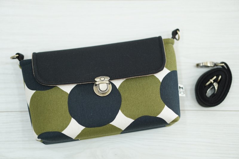 大きめ三層式開運ポーチ グリーンブラックサークル - ショルダーバッグ - コットン・麻 多色