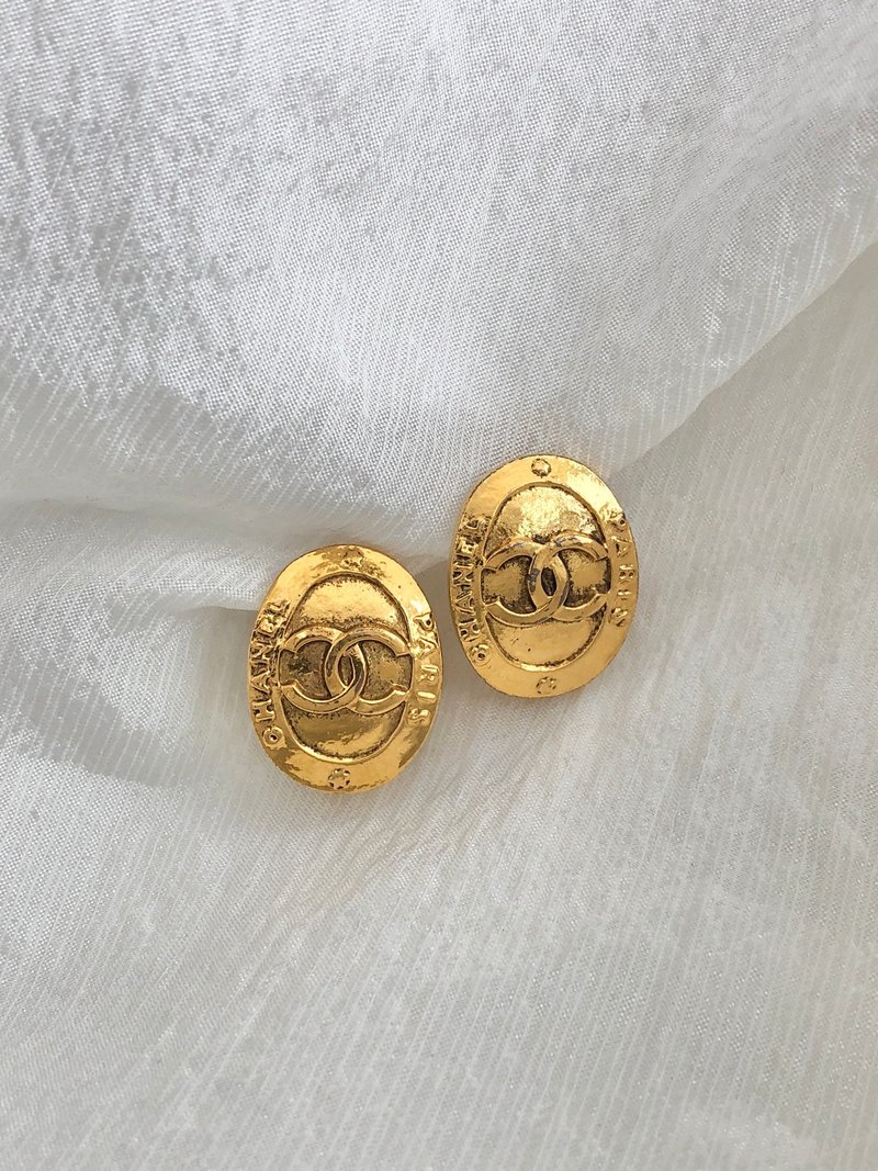 【 日本直送　名牌中古包 】CHANEL シャネル イヤリング ゴールド ココマーク オーバル vintage ヴィンテージ オールド zss46g - 耳環/耳夾/耳骨夾 - 其他材質 金色
