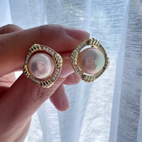 Ellajo Bijoux 古典寶盒 金飾雕邊天然淡水珍珠耳釘
