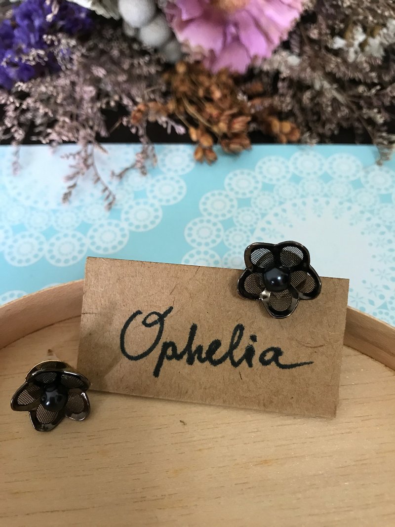 Ophelia Ophelia Flower Earrings - ต่างหู - โลหะ สีดำ