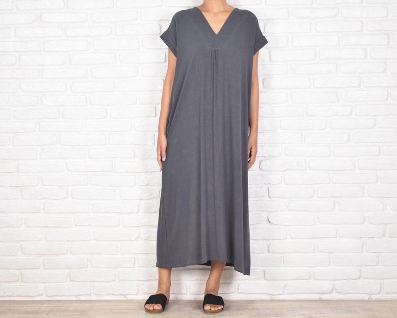 A simple V-neck dress made of Linen in charcoal grey - One Piece Dresses - Cotton & Hemp Gray