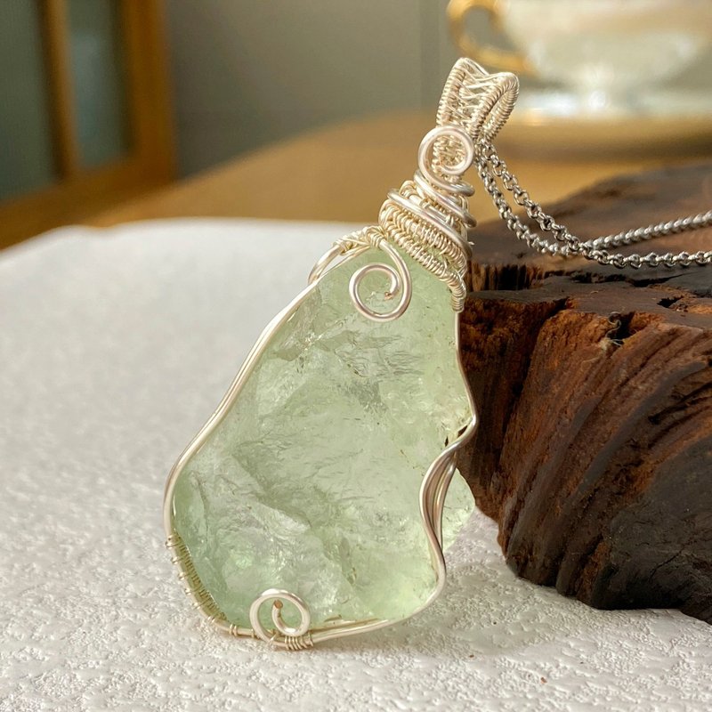 [Green Stone] Natural crystal pendant necklace/hand-woven - Charms - Gemstone Green