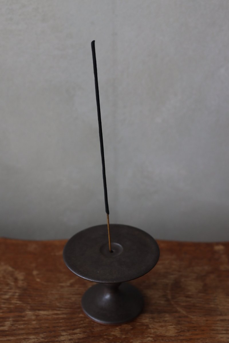 Aries Manufacturing-Black Glazed Classic Incense sticks Holder - น้ำหอม - ดินเผา สีดำ