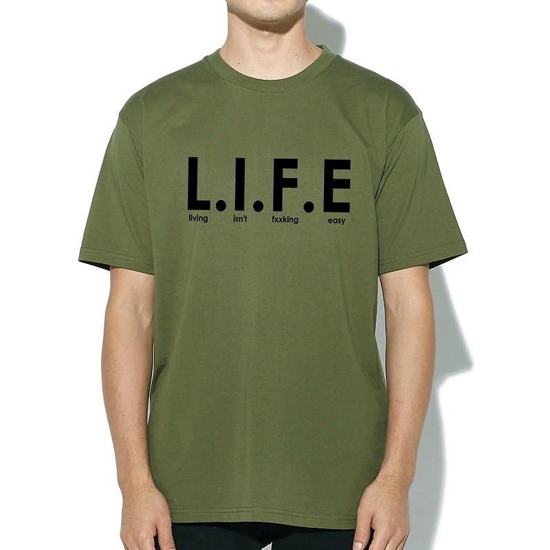 Living isn't fxxking easy LIFE 短袖T恤 軍綠色 文字 英文 生活 - T 恤 - 棉．麻 綠色