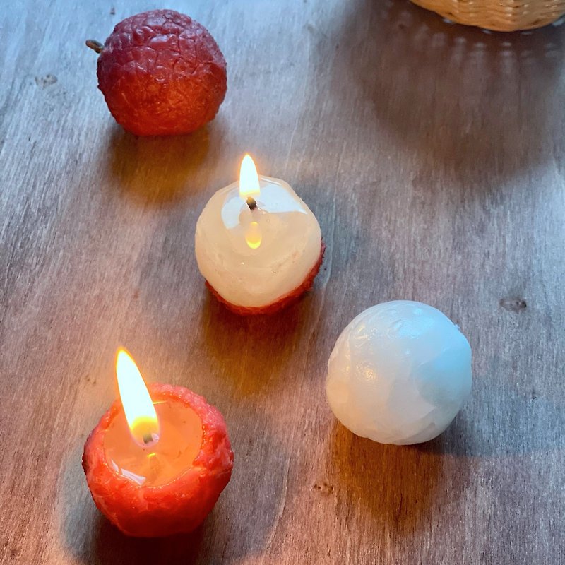 【仿真水果】手捏荔枝造型蠟燭(3顆) - 香薰蠟燭/燭台 - 蠟 紅色