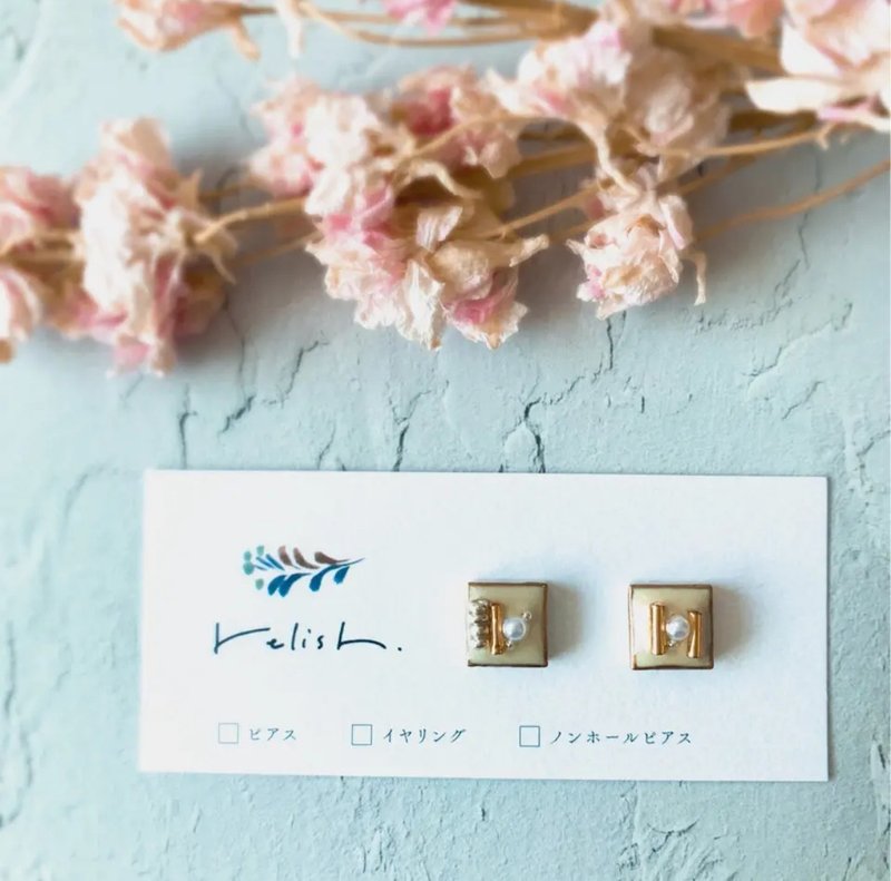 Pale Yellow Mino Ware Tile Kintsugi Line Clip-On Non-pierced Earrings Square Small Simple Pottery Yellow Gold Gold Beads - ต่างหู - ดินเผา สีเหลือง