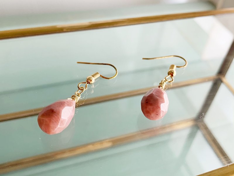 Siricious cyst earrings / Clip-On that enhance love - Earrings & Clip-ons - Gemstone Pink