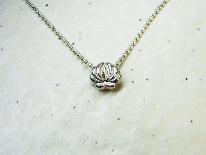 Hungarian embroidered flower necklace Silver 925 - สร้อยคอ - โลหะ สีเงิน