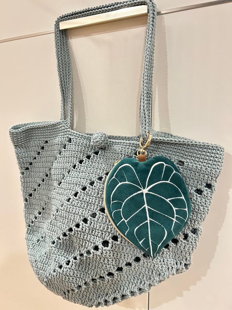 Embroidery dark green Anthurium leaves mini pouch size s - 零錢包/小錢包 - 其他材質 綠色