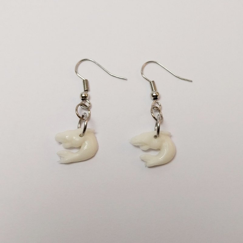 Shark White Color Earring Handmade Air Dry Clay Eco Friendly Stainless Hook - 耳環/耳夾/耳骨夾 - 黏土 白色