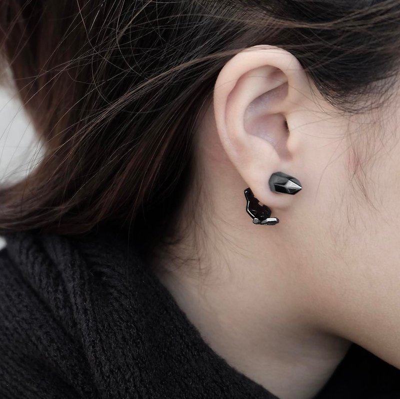 WIREFRAME Earrings / Metallic Black   (design silver jewelry) - ต่างหู - โลหะ สีดำ
