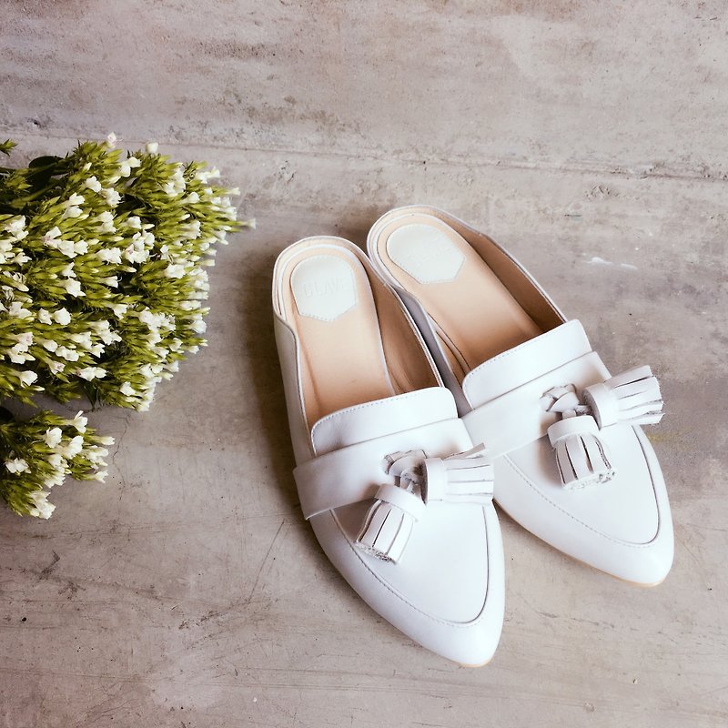 經典女孩系列 第5號 SALLY  -白色真皮  加大球型流蘇低跟便鞋 - 高踭鞋 - 真皮 白色