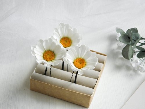 FloralAccessoriesUA Daisy hair pins Flower bobby pins Wedding hair piece for bride