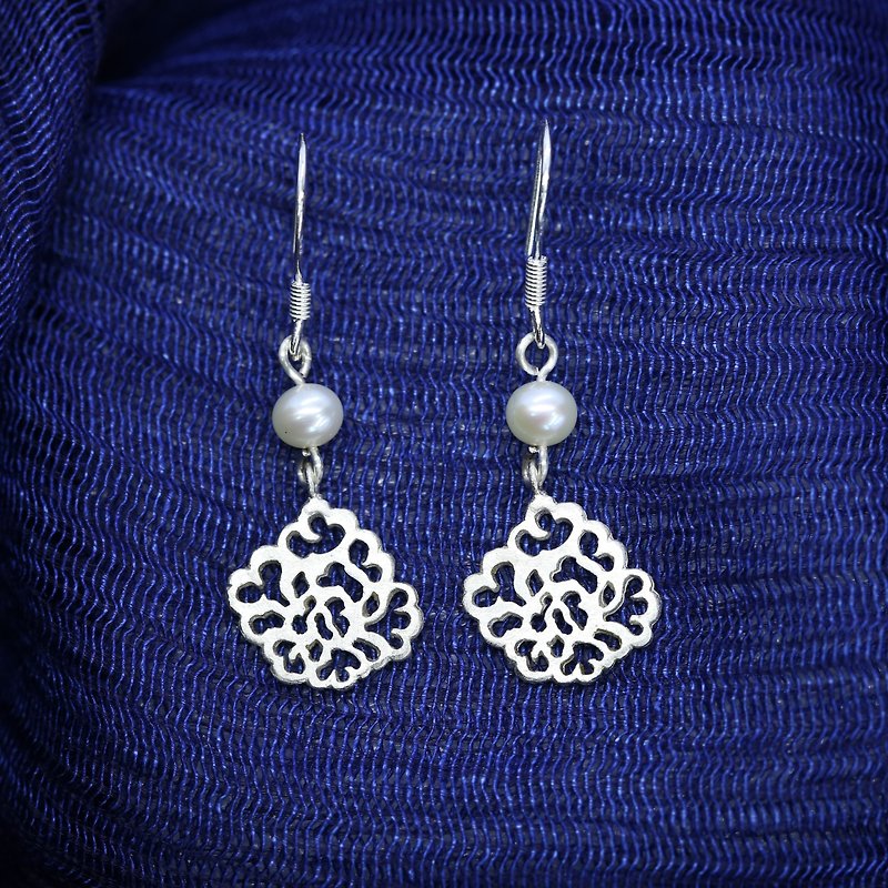 【Sumee Su】Spring. earrings - Earrings & Clip-ons - Sterling Silver White