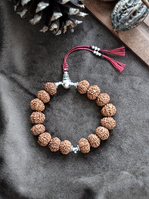Lotus Sutra Shop Rare Napal Rudraksha 9-face bracelet with silver guru beads