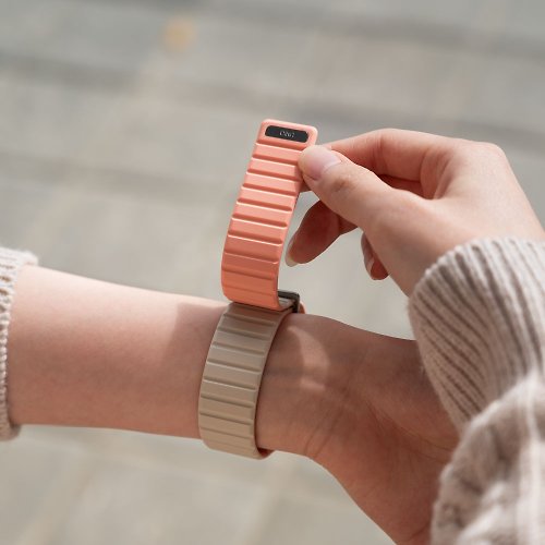 UNIQ Revix EVO Apple Watch 雙色防水矽膠磁吸錶帶-粉米