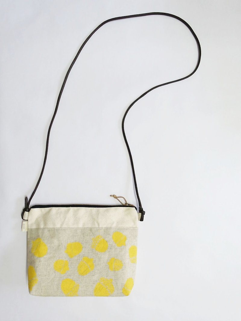 Small travel bag acorn - Messenger Bags & Sling Bags - Cotton & Hemp Yellow