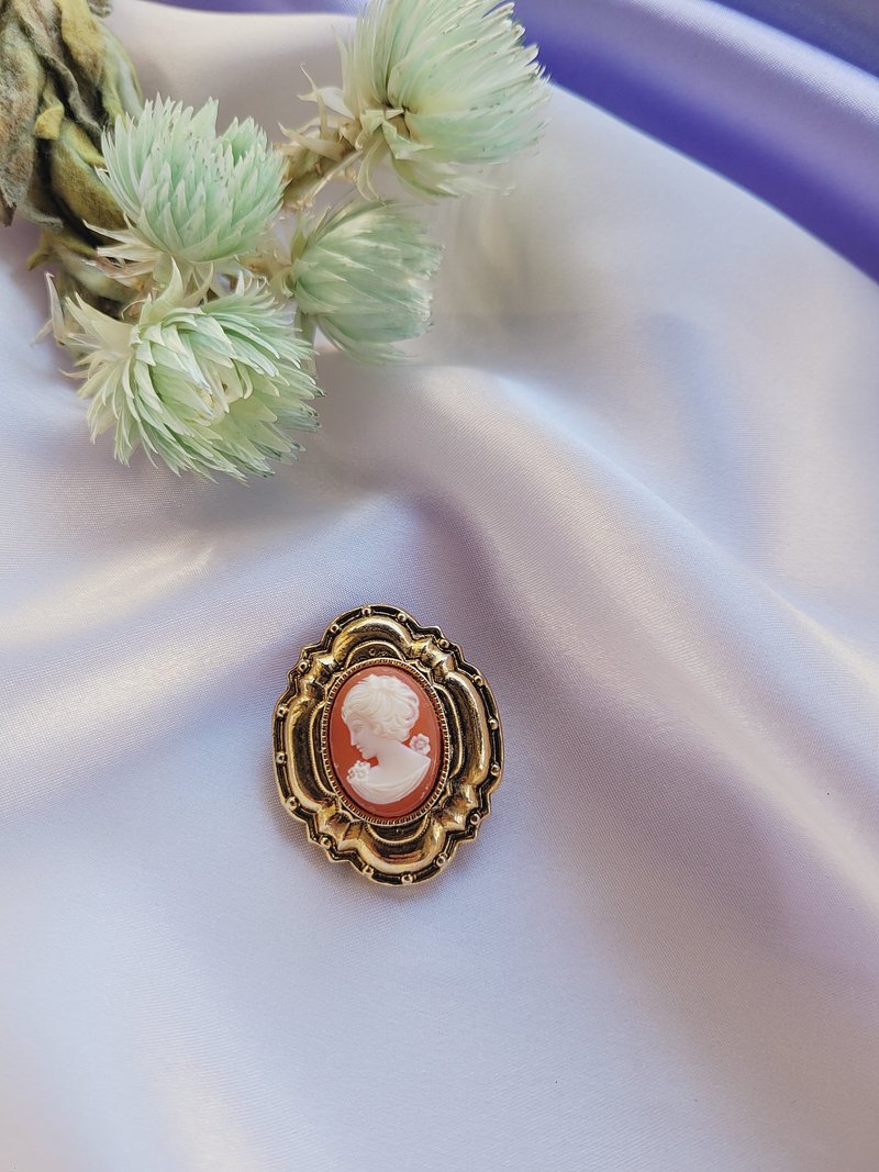 美國西洋古董飾品 / 維多利亞 典雅仕女cameo 復古框 胸針/別針 復古首飾 - 胸針 - 其他金屬 