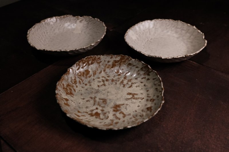 Cracked mouth round pottery plate - Plates & Trays - Pottery 