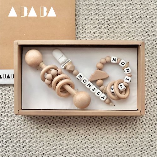 ABABA 【客製化】嬰兒矽膠奶嘴鏈/客製化固齒器/手搖鈴三入彌月禮盒