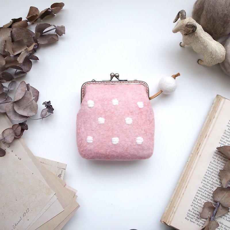 Wool felt gold bag I beautiful color I square coin purse I carefully selected wool. Handmade - Coin Purses - Wool Pink