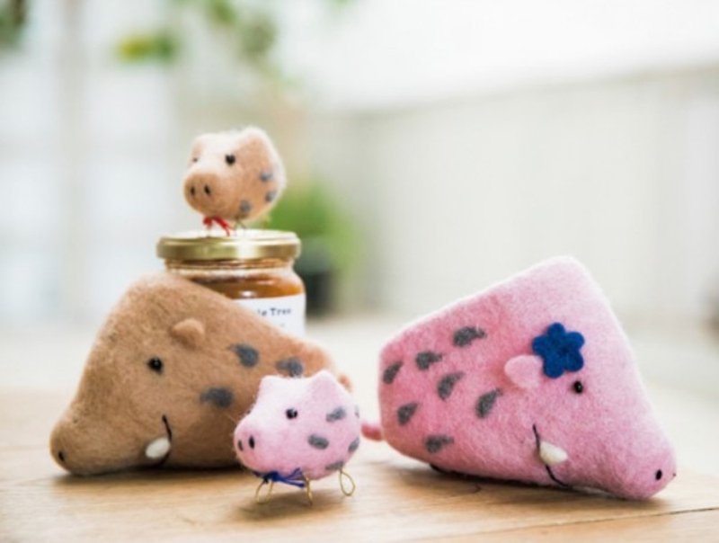 Fair Trade Fair Trade - Wool Felt Pink Pig Container Decoration - Items for Display - Wool 