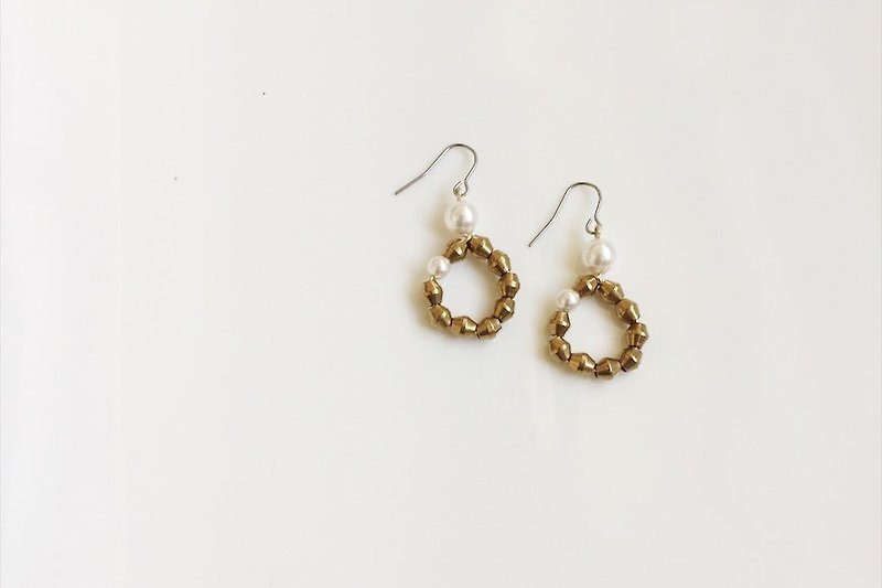 circle circle shape brass earrings - Earrings & Clip-ons - Other Metals Gold