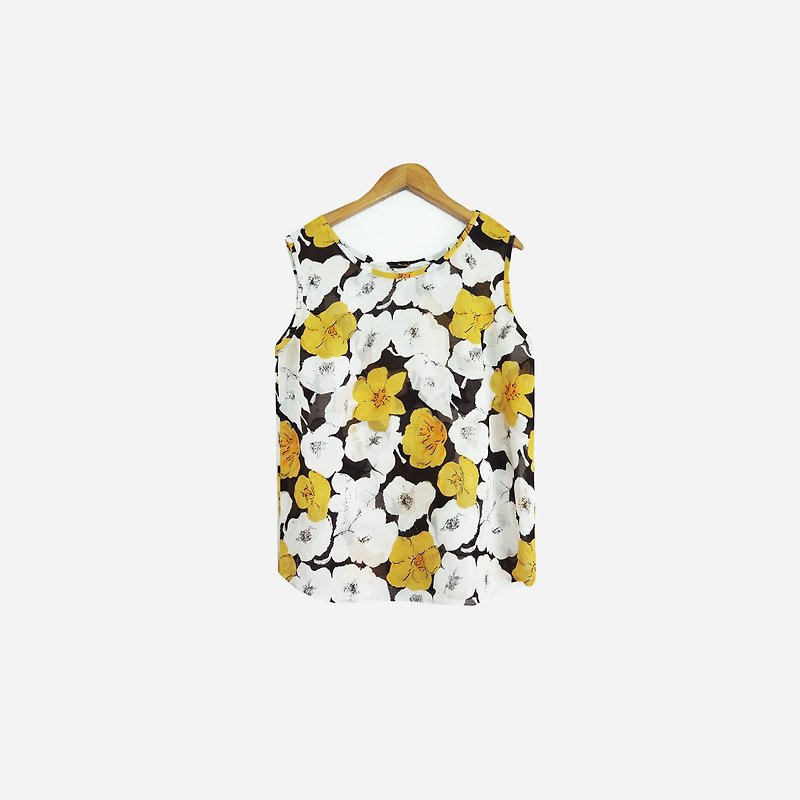 Dislocation vintage / yellow white flower sleeveless vest no.683 vintage - เสื้อกั๊กผู้หญิง - เส้นใยสังเคราะห์ สีเหลือง